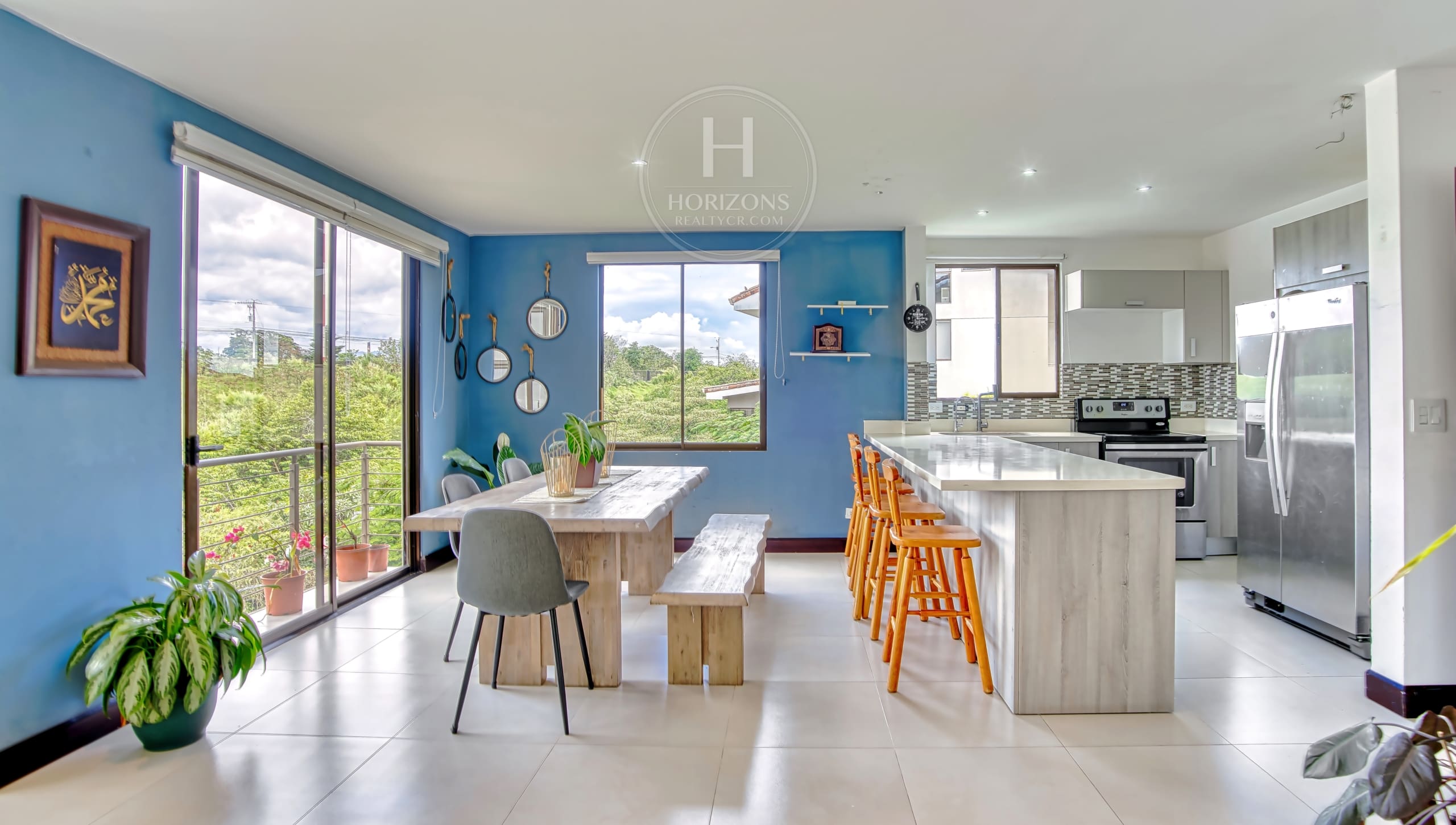 Casa en Venta en Condominio La Estefana con Vista al Bosque 3 Habitaciones y 4 Parqueos noj1079