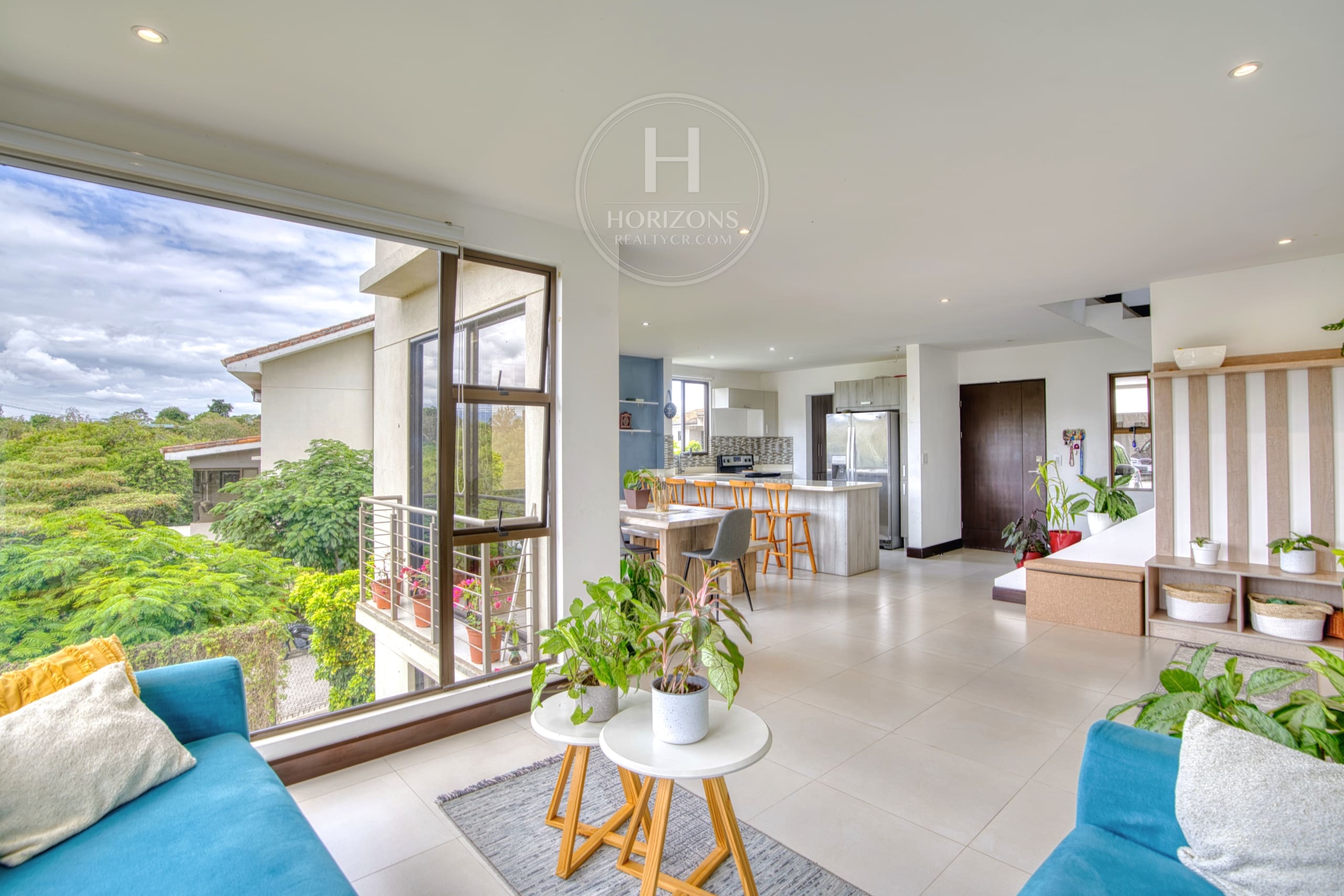 Casa En Venta En Condominio La Estefana Con Vista Al Bosque 3 Habitaciones Y 4 Parqueos Noj1079