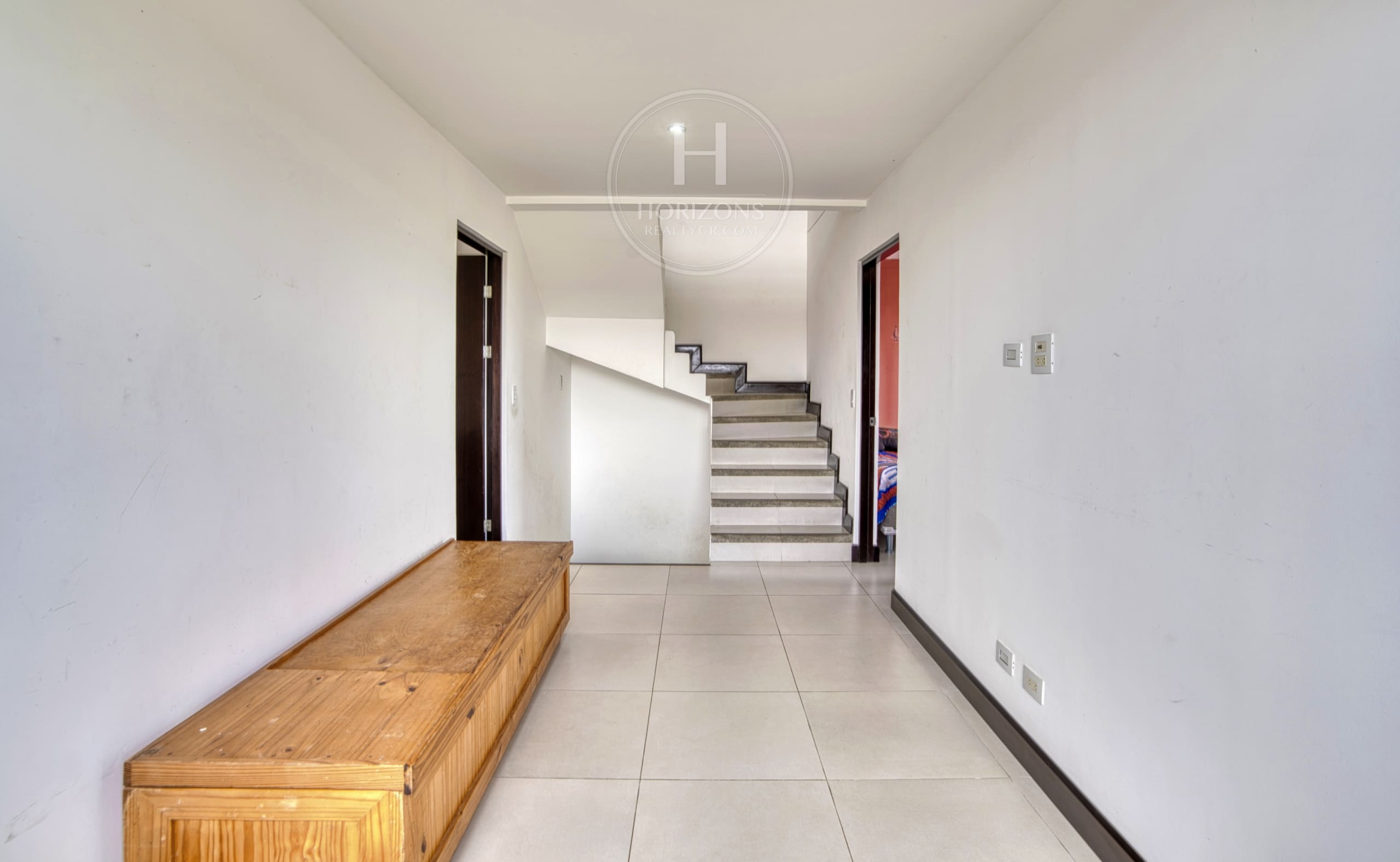Casa en Venta en Condominio La Estefana con Vista al Bosque 3 Habitaciones y 4 Parqueos noj1079
