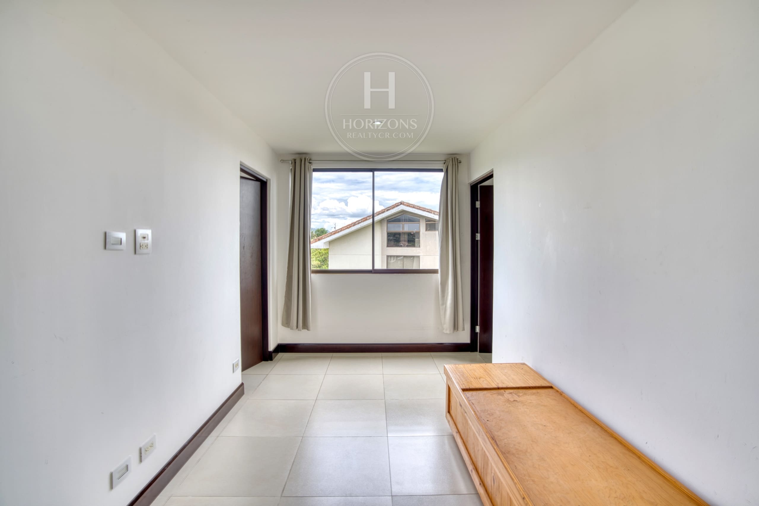 Casa en Venta en Condominio La Estefana con Vista al Bosque 3 Habitaciones y 4 Parqueos noj1079