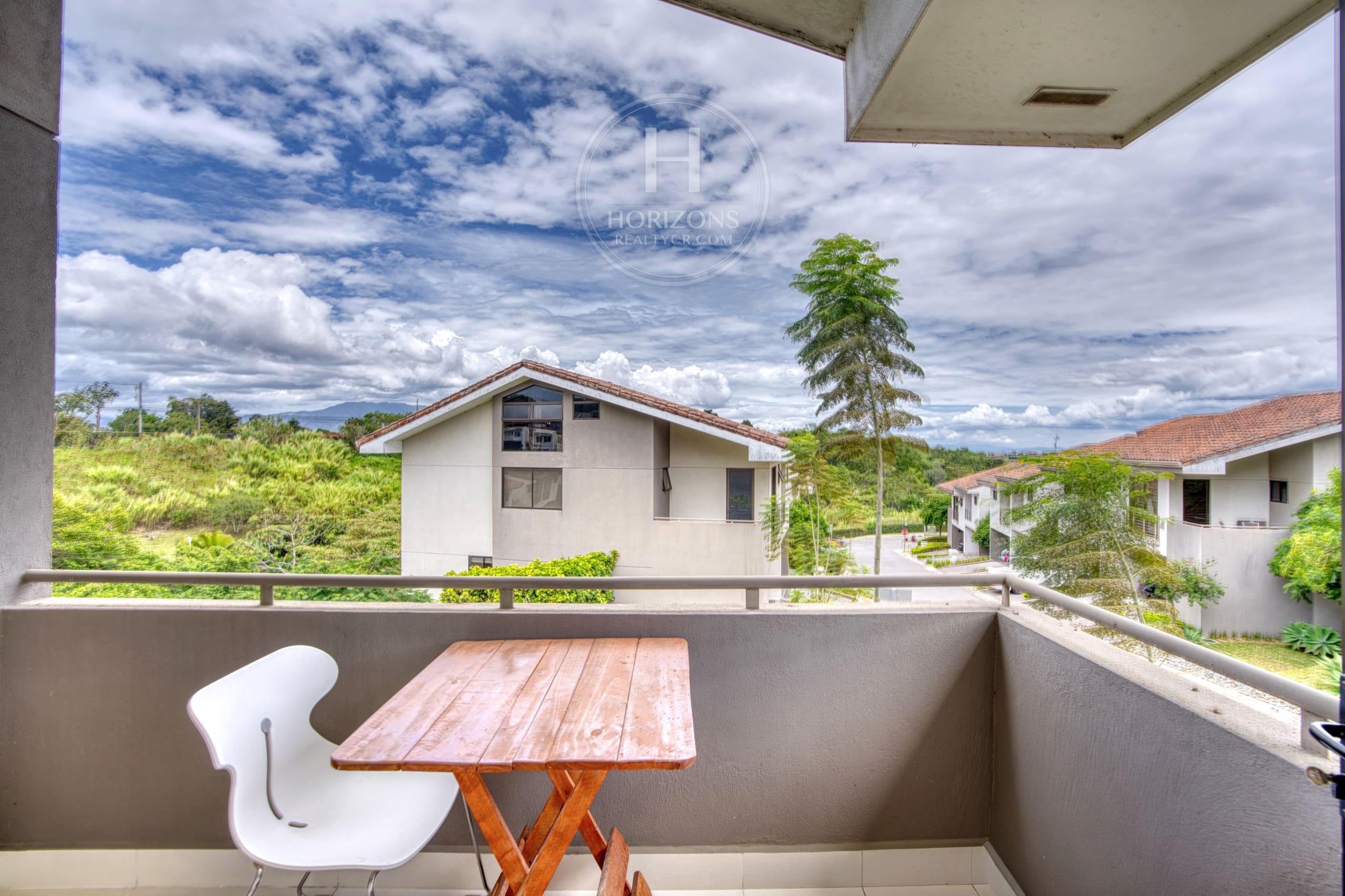 Casa en Venta en Condominio La Estefana con Vista al Bosque 3 Habitaciones y 4 Parqueos noj1079