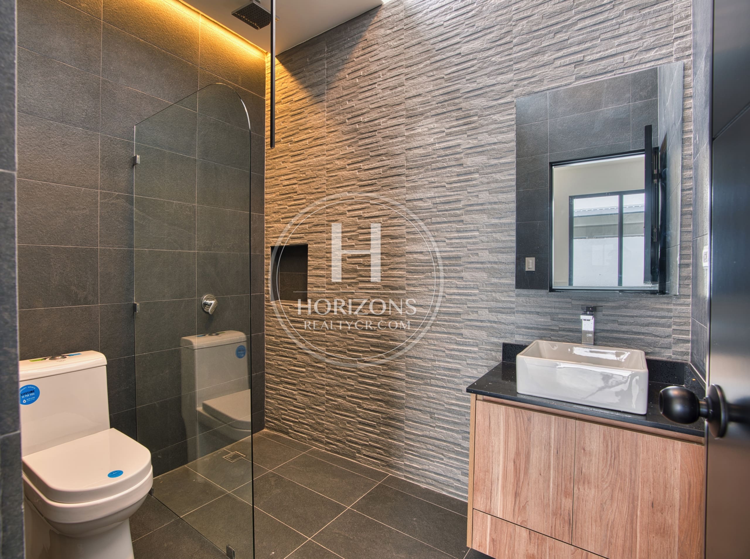 Casa en Venta en Condominio Distrito San Juan – 3 Dormitorios con Baño Cada Uno  nja1351