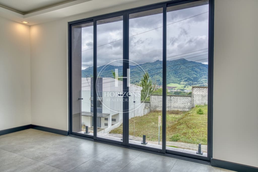 Casa en Venta en Condominio Distrito San Juan – 3 Dormitorios con Baño Cada Uno  nja1351