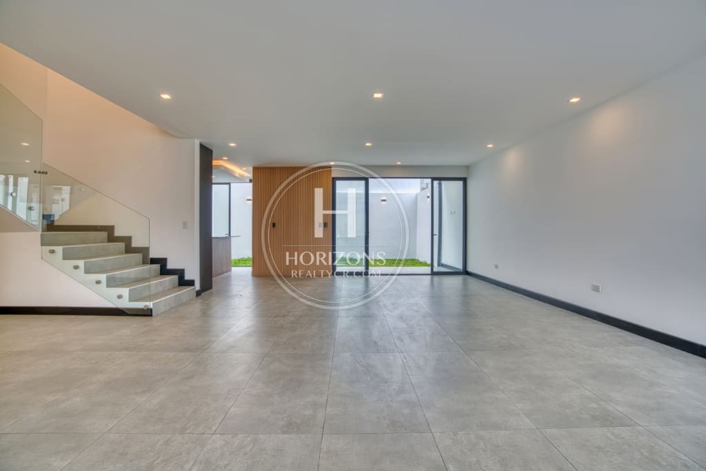Casa en Venta en Condominio Distrito San Juan – 3 Dormitorios con Baño Cada Uno  nja1351