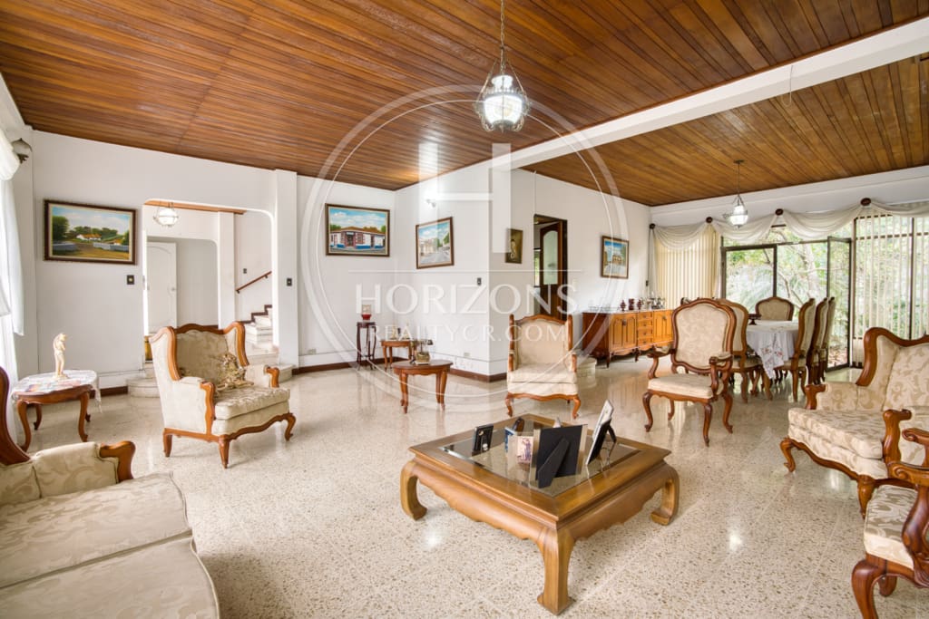 Casa En Venta Guayabos Curridabat | Lote 678m2 | Uso Suelo Mixto de Oportunidad  nja1349