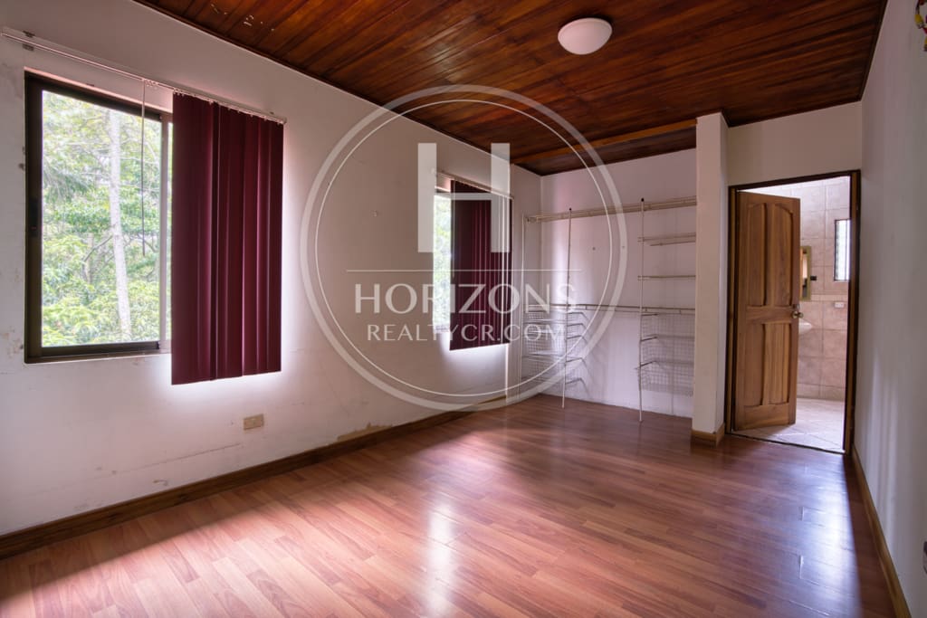 Casa En Venta Guayabos Curridabat | Lote 678m2 | Uso Suelo Mixto de Oportunidad  nja1349