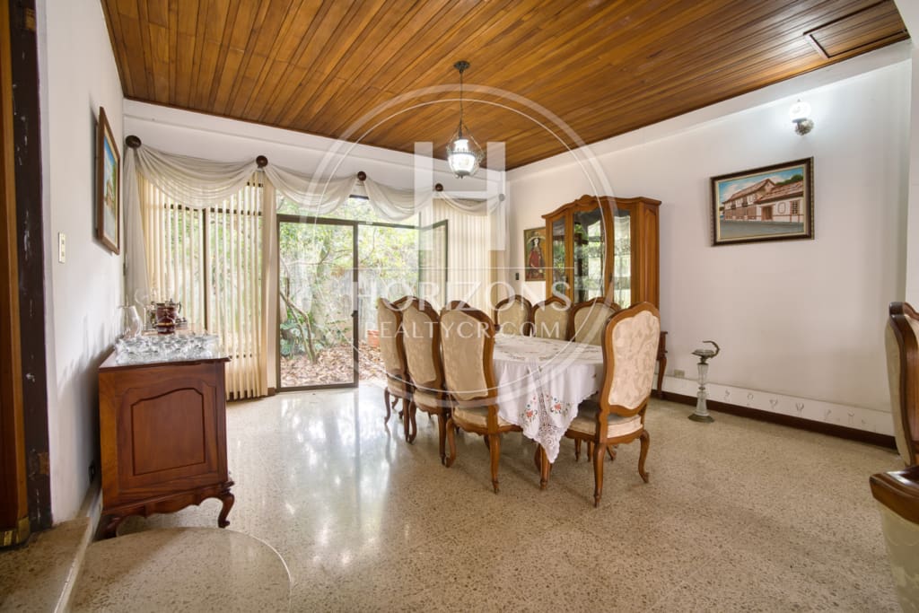 Casa En Venta Guayabos Curridabat | Lote 678m2 | Uso Suelo Mixto de Oportunidad  nja1349