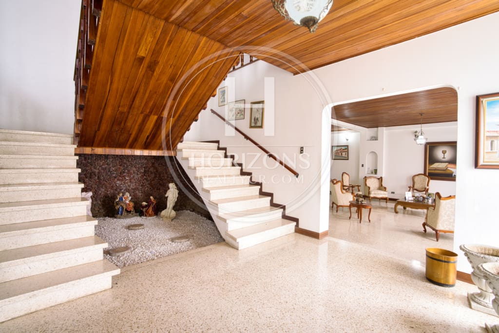 Casa En Venta Guayabos Curridabat | Lote 678m2 | Uso Suelo Mixto de Oportunidad  nja1349