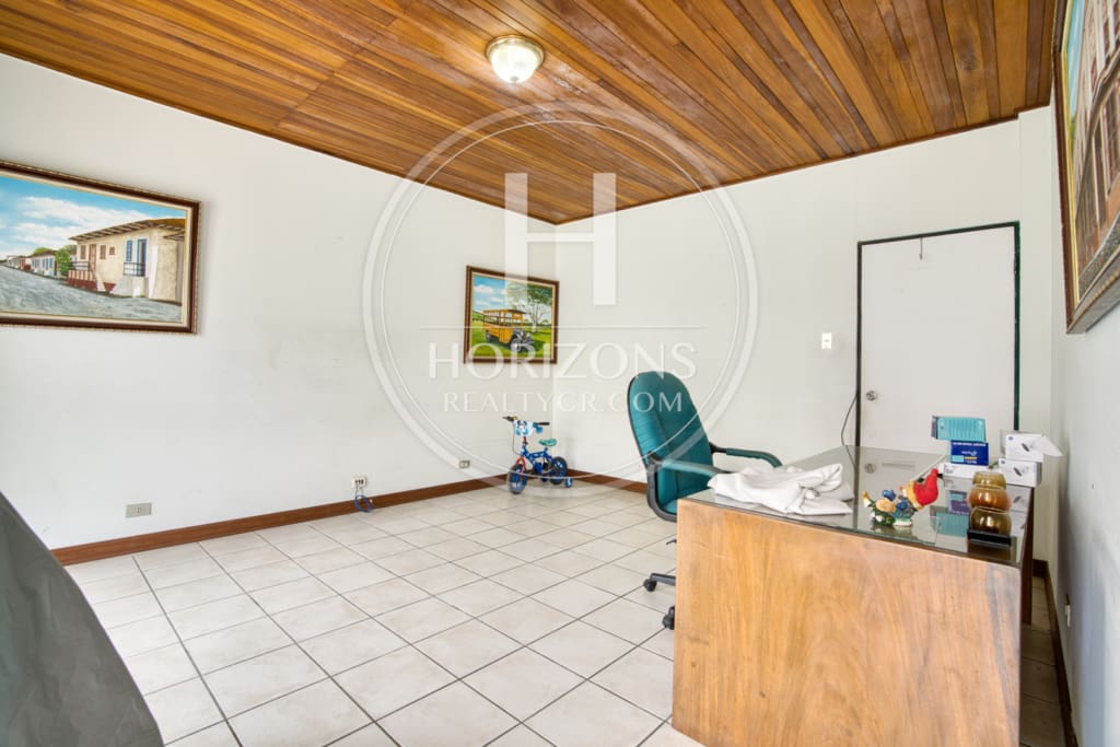 Casa En Venta Guayabos Curridabat | Lote 678m2 | Uso Suelo Mixto de Oportunidad  nja1349