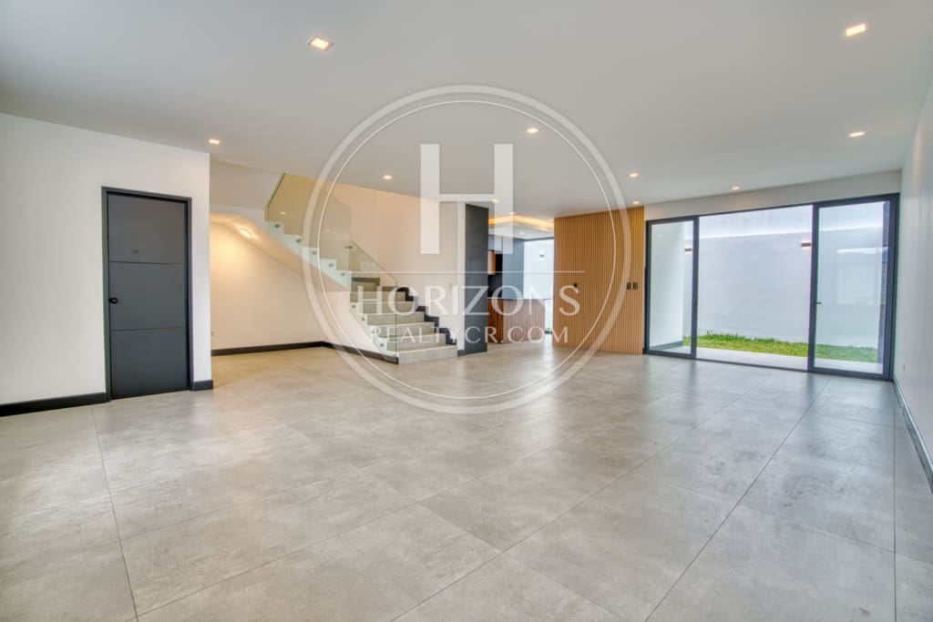Casa en Venta en Condominio Distrito San Juan – 3 Dormitorios con Baño Cada Uno  nja1351