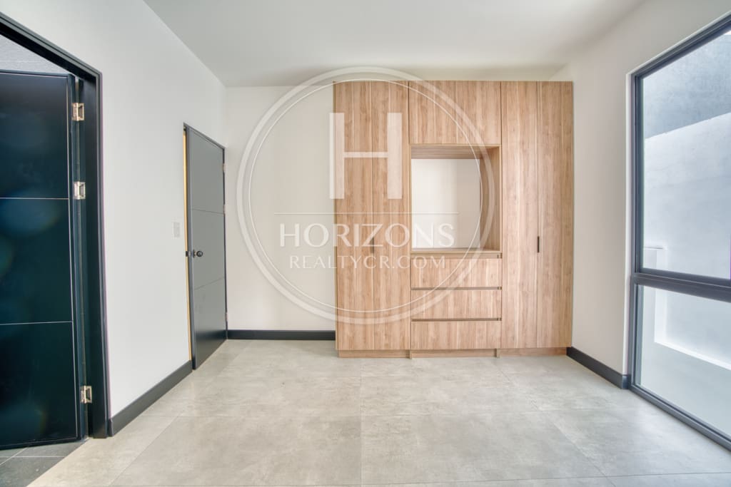 Casa en Venta en Condominio Distrito San Juan – 3 Dormitorios con Baño Cada Uno  nja1351