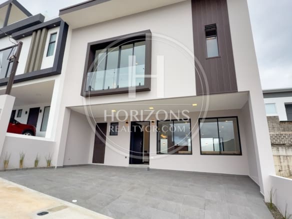 Casa En Venta En Condominio Distrito San Juan – 3 Dormitorios Con Baño Cada Uno  Nja1351