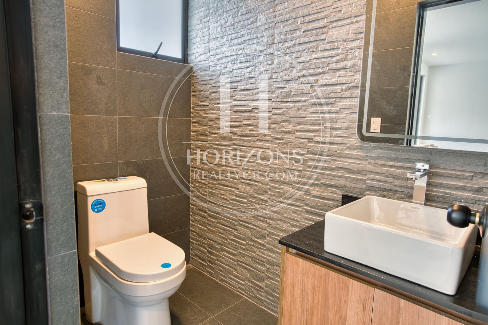 Casa en Venta en Condominio Distrito San Juan – 3 Dormitorios con Baño Cada Uno  nja1351