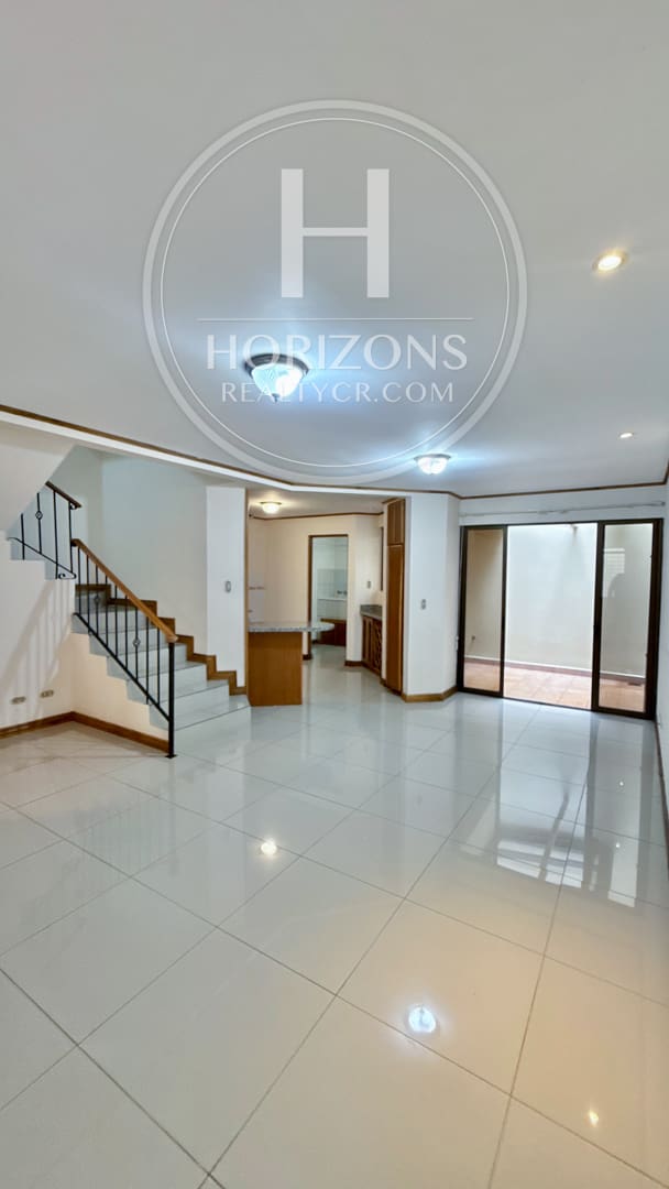 SE VENDE CASA A 1.4km de la UCR 4 HABITACIONES EN CONDOMINIO NJA692