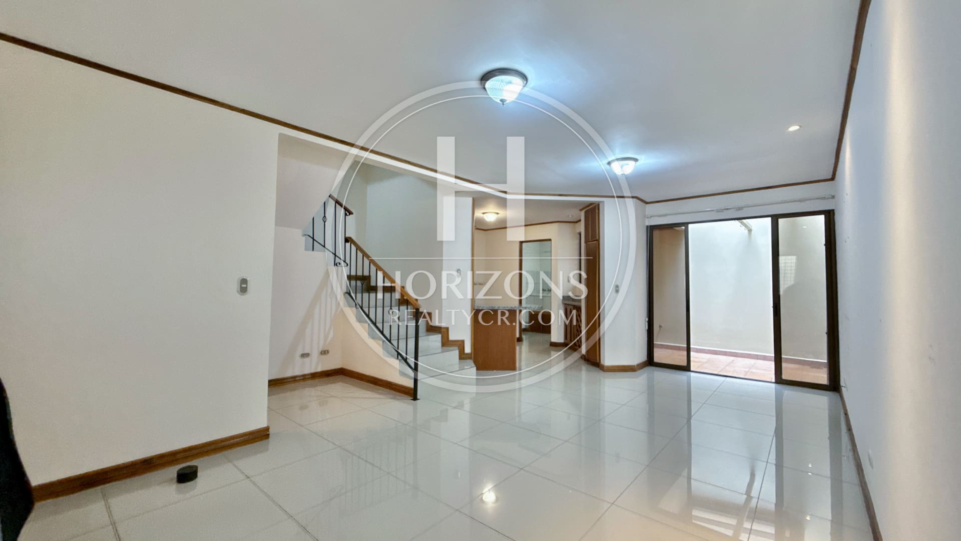 SE VENDE CASA A 1.4km de la UCR 4 HABITACIONES EN CONDOMINIO NJA692