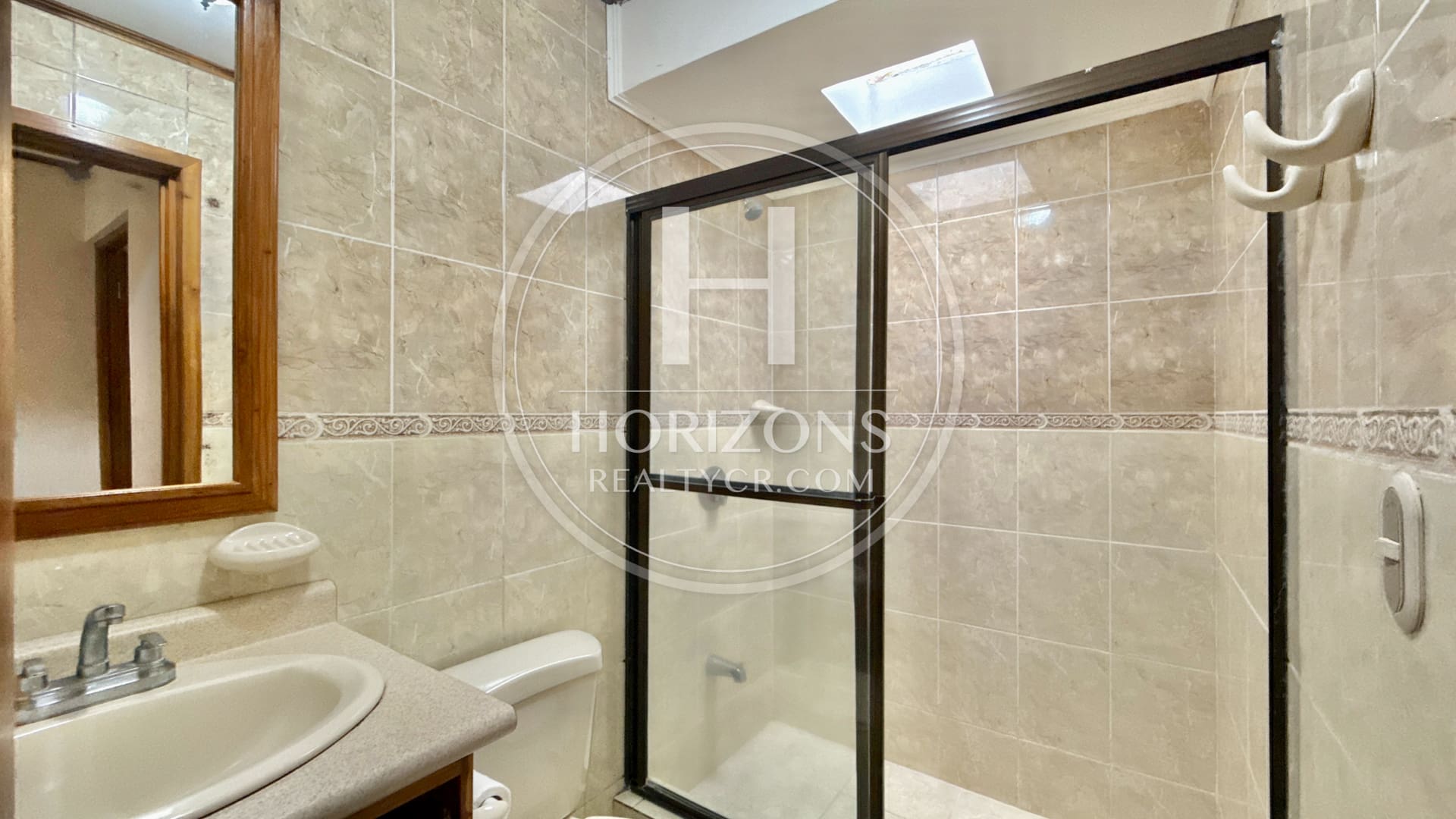 SE VENDE CASA A 1.4km de la UCR 4 HABITACIONES EN CONDOMINIO NJA692