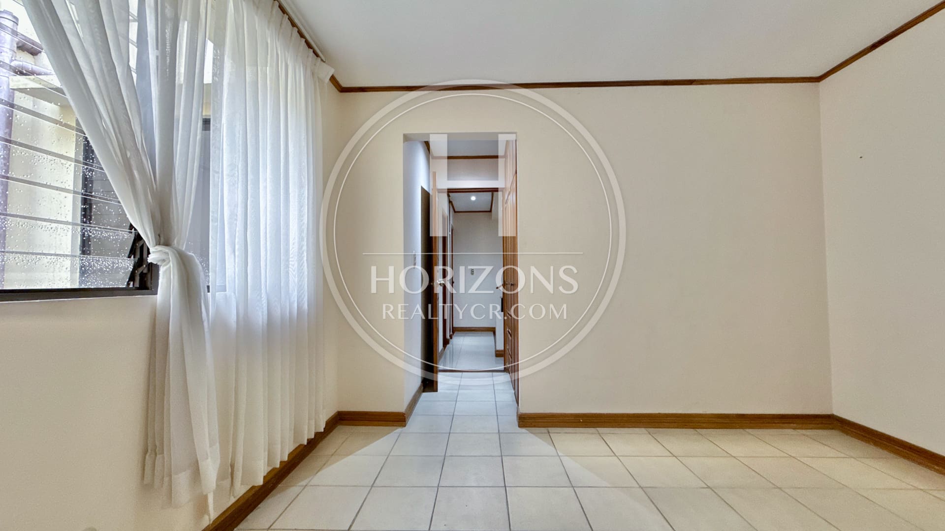 SE VENDE CASA A 1.4km de la UCR 4 HABITACIONES EN CONDOMINIO NJA692