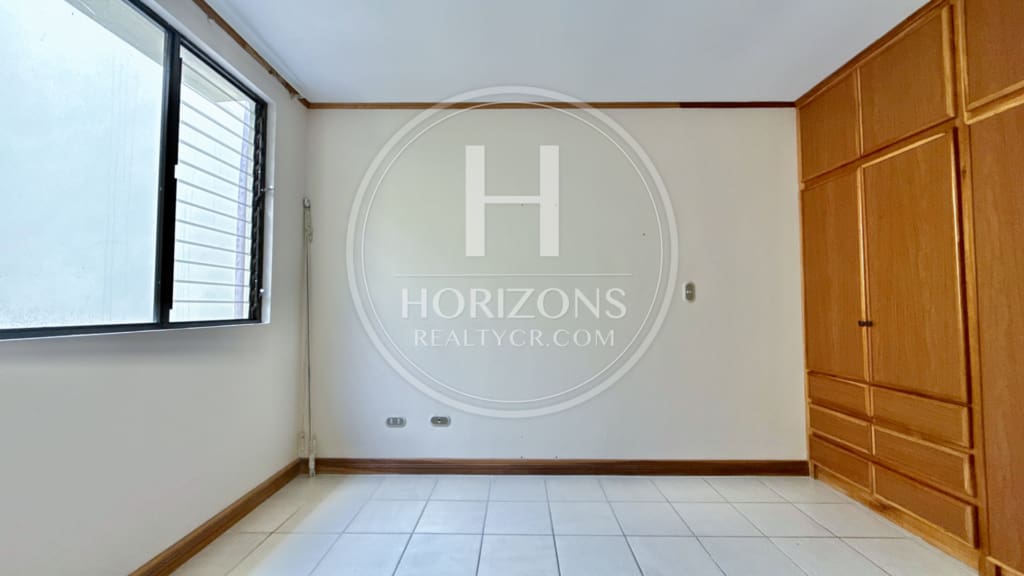 SE VENDE CASA A 1.4km de la UCR 4 HABITACIONES EN CONDOMINIO NJA692