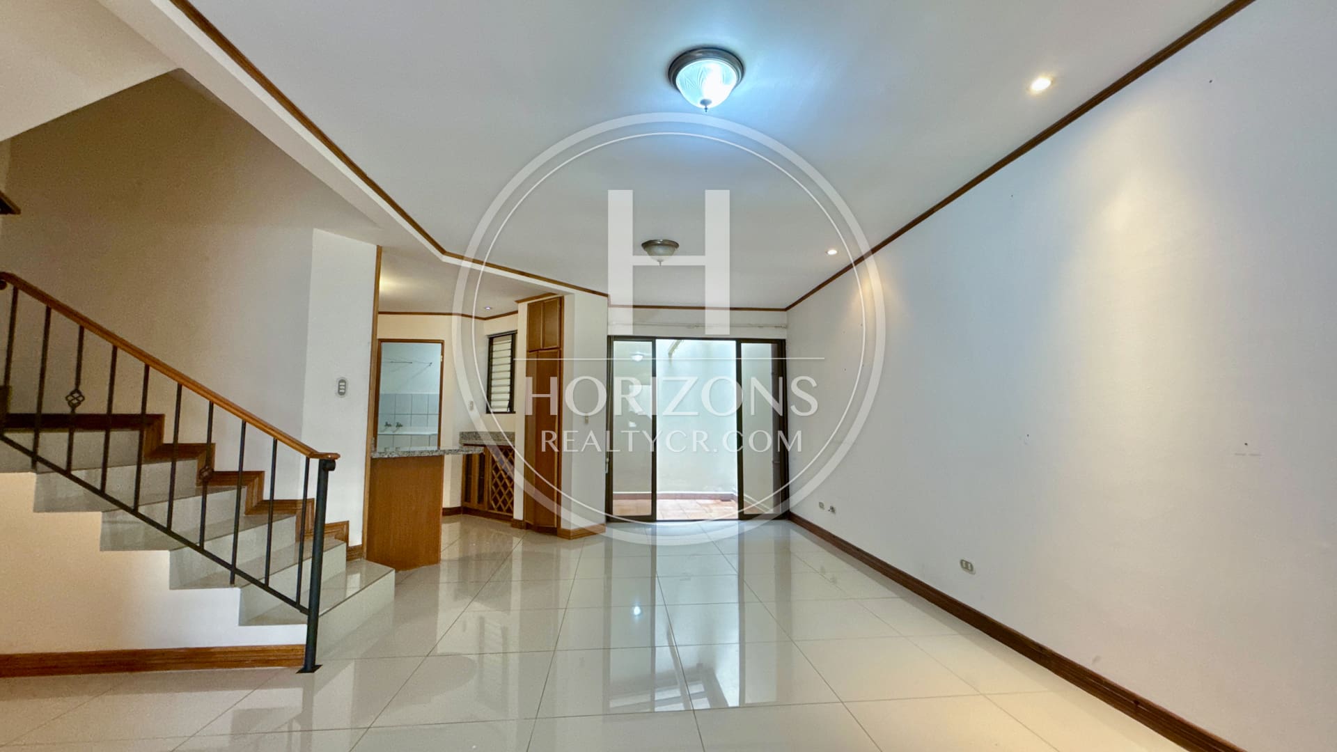 SE VENDE CASA A 1.4km de la UCR 4 HABITACIONES EN CONDOMINIO NJA692