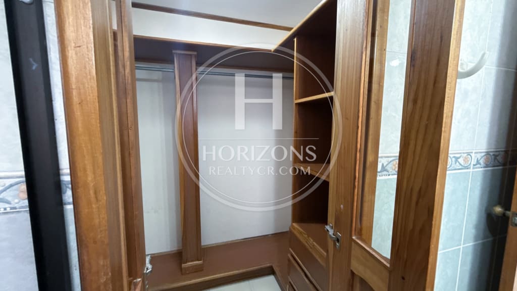 SE VENDE CASA A 1.4km de la UCR 4 HABITACIONES EN CONDOMINIO NJA692