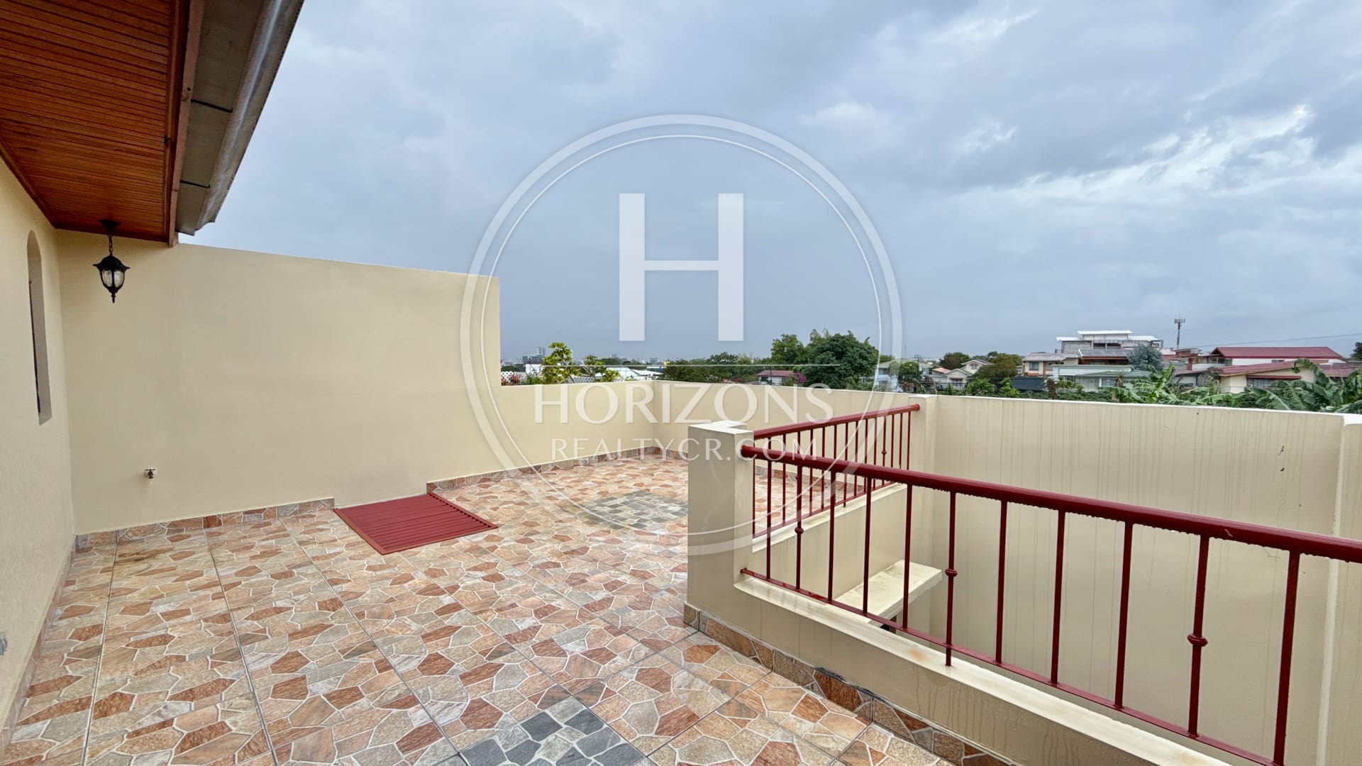 SE VENDE CASA A 1.4km de la UCR 4 HABITACIONES EN CONDOMINIO NJA692