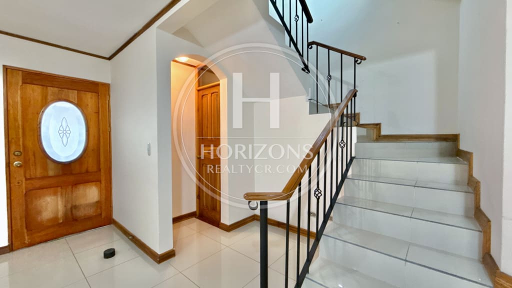 SE VENDE CASA A 1.4km de la UCR 4 HABITACIONES EN CONDOMINIO NJA692