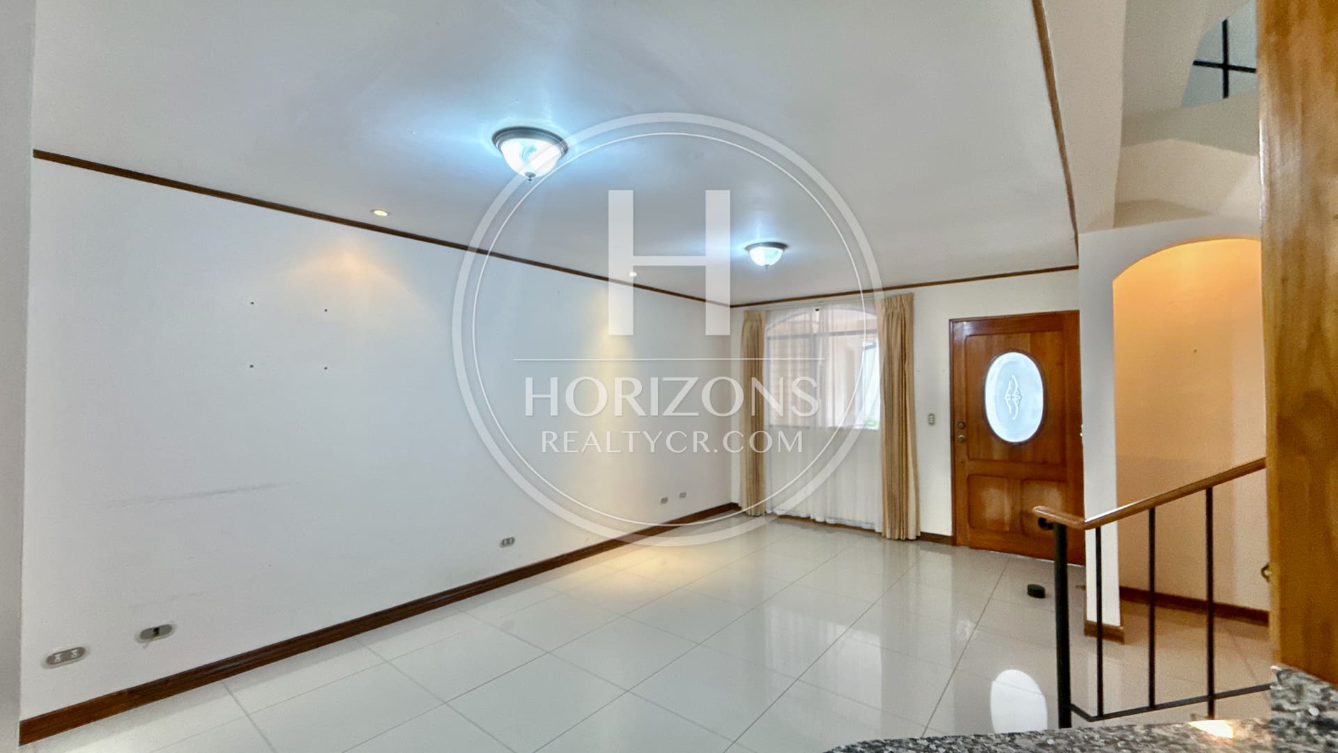 SE VENDE CASA A 1.4km de la UCR 4 HABITACIONES EN CONDOMINIO NJA692