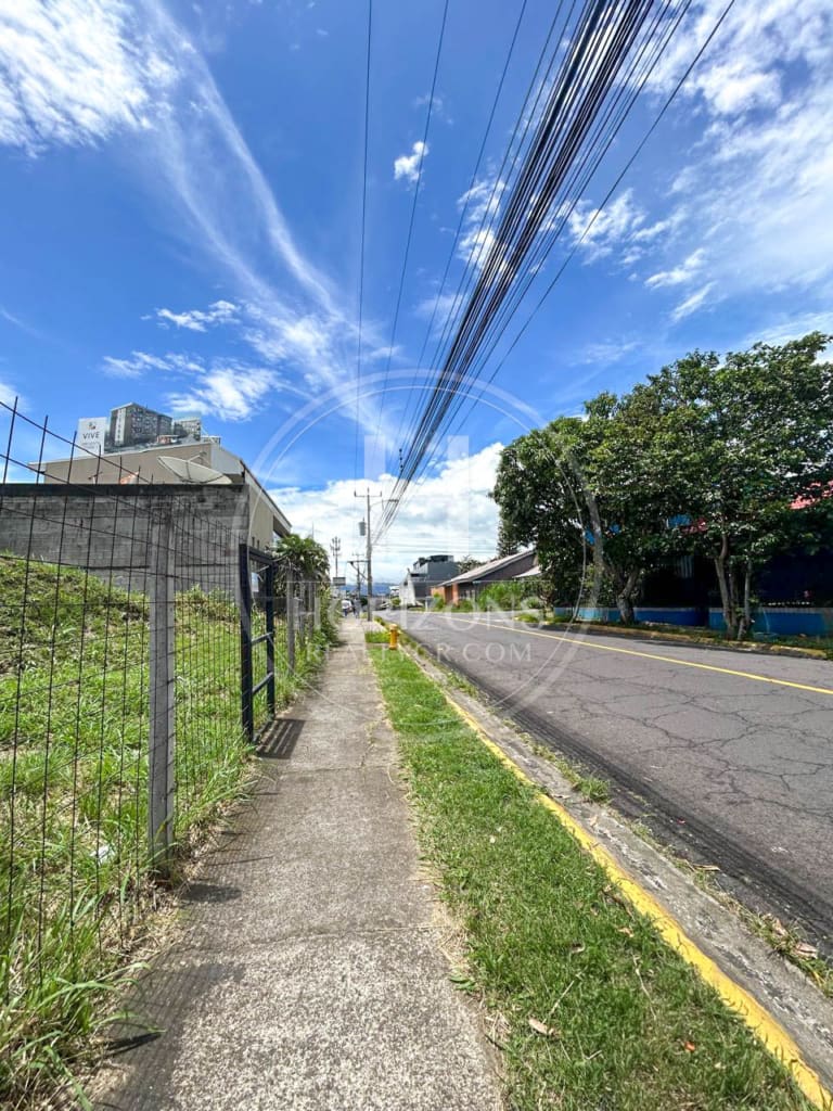 Se Vende Terreno Comercial en La Uruca 325 m² Ideal para Oficinas o Comercio noj1086