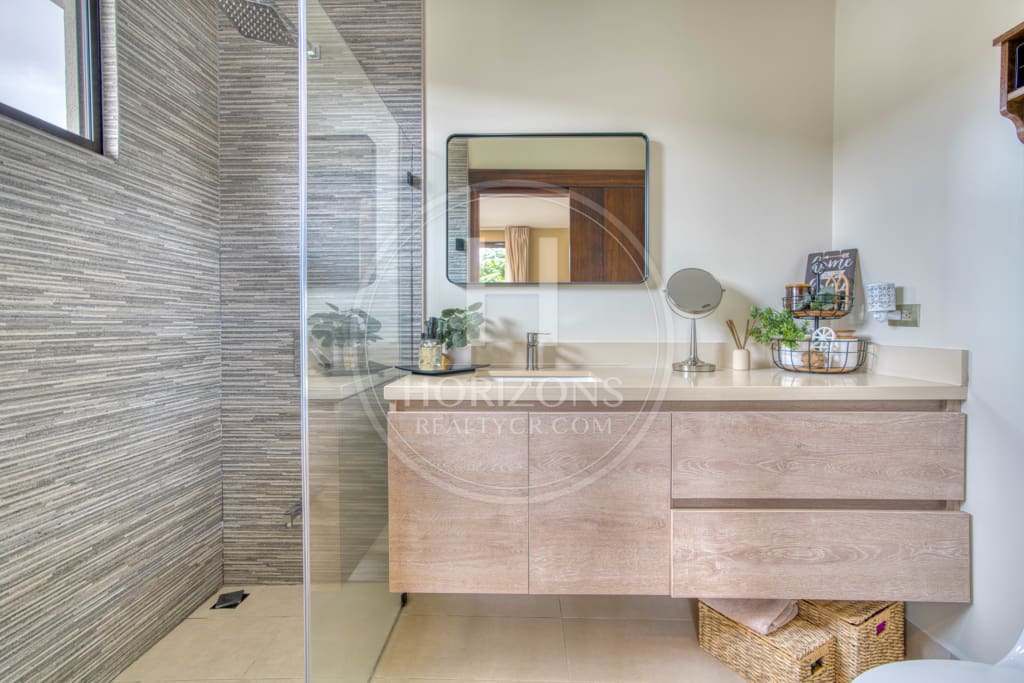 Casa en Venta en Condominio La Estefana con Jardín Privado 3 Habitaciones y 4 Parqueos noj1105