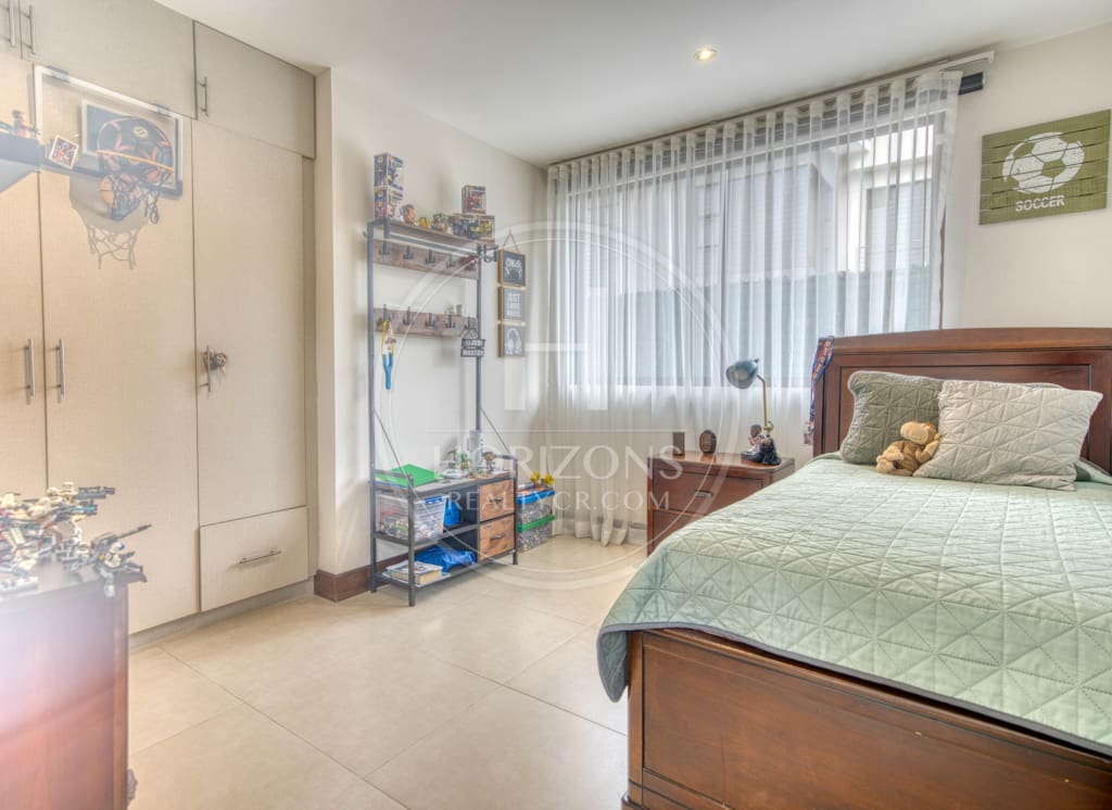 Casa en Venta en Condominio La Estefana con Jardín Privado 3 Habitaciones y 4 Parqueos noj1105
