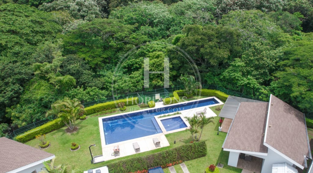 Se Vende Casa Contemporanea En Condominio Lusso en Santa Ana 4 Habitaciones noj1090
