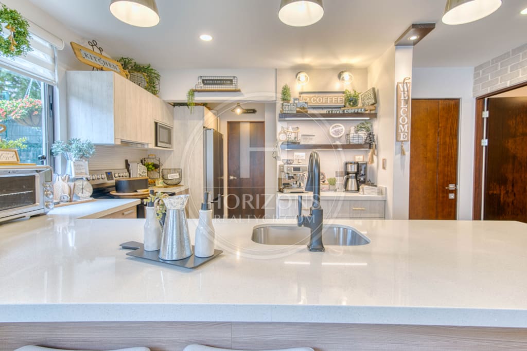 Casa en Venta en Condominio La Estefana con Jardín Privado 3 Habitaciones y 4 Parqueos noj1105
