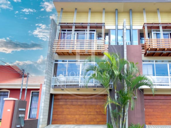 Se Vende Casa Independiente En Curridabat, 3 Habitaciones Noj1099