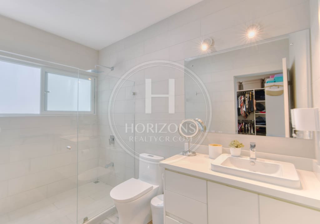 Se Vende Casa Contemporanea En Condominio Lusso en Santa Ana 4 Habitaciones noj1090