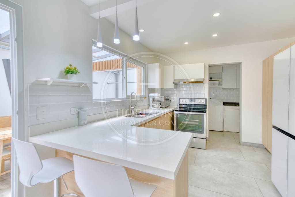 Se Vende Casa Contemporanea En Condominio Lusso en Santa Ana 4 Habitaciones noj1090
