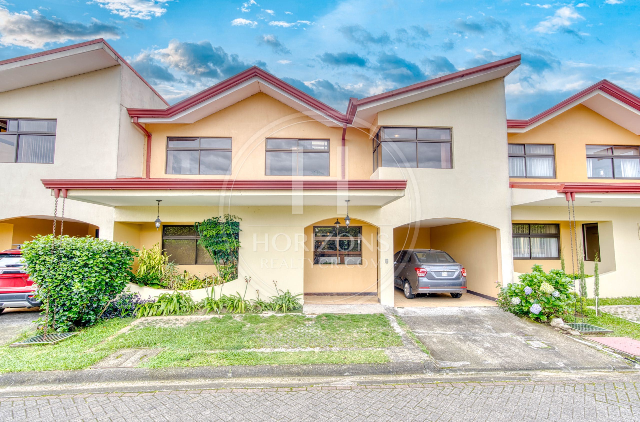 Casa en Venta en Condominio Xicoyan en Sabanilla con 4 Habitaciones y Oficina noj1096