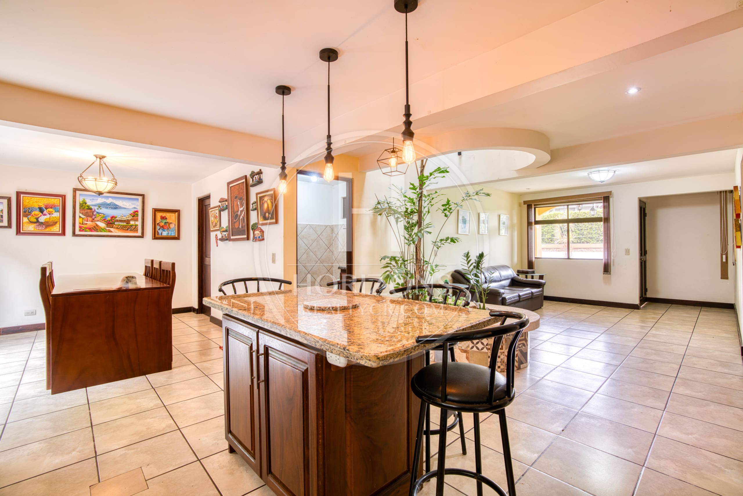 Casa en Venta en Condominio Xicoyan en Sabanilla con 4 Habitaciones y Oficina noj1096