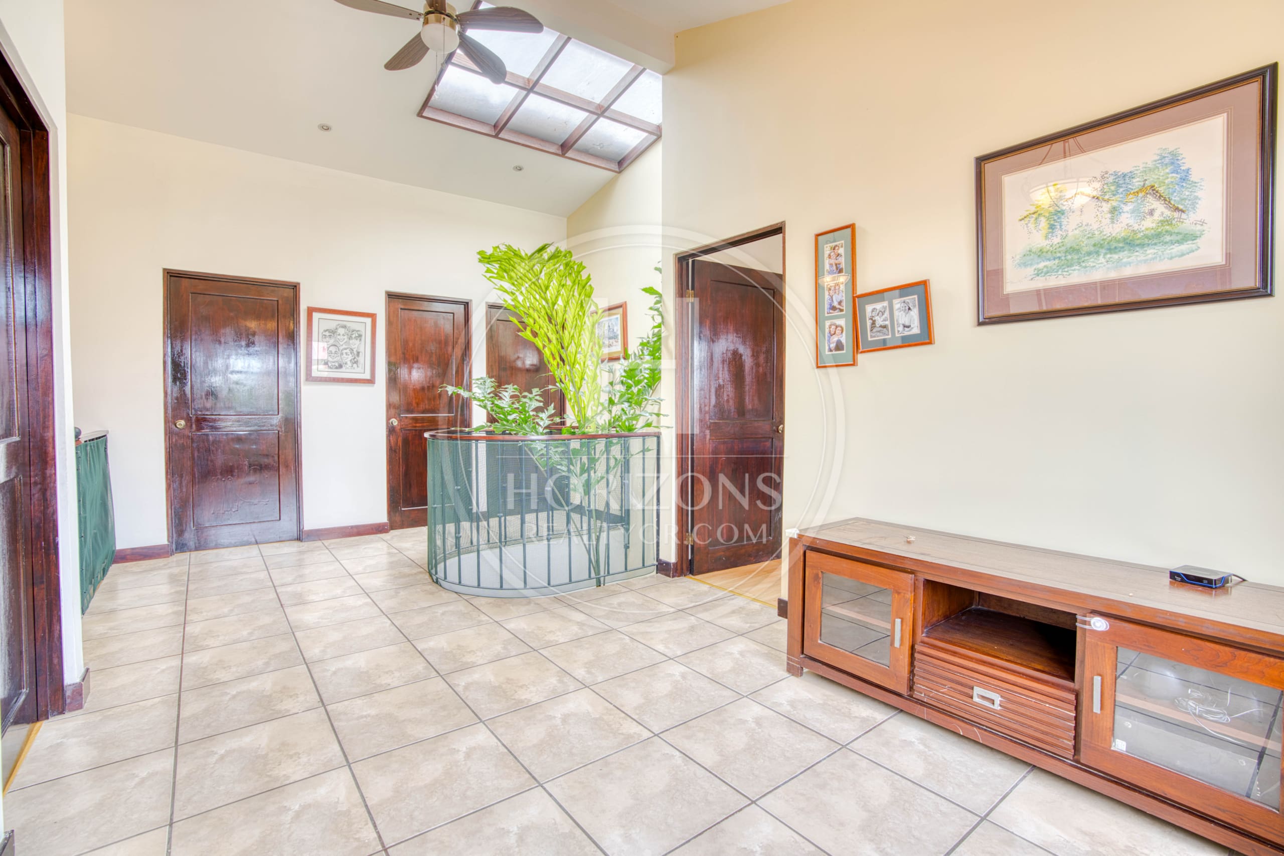 Casa en Venta en Condominio Xicoyan en Sabanilla con 4 Habitaciones y Oficina noj1096