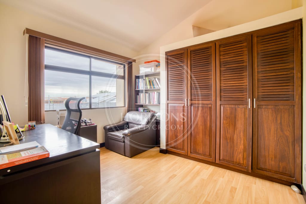 Casa en Venta en Condominio Xicoyan en Sabanilla con 4 Habitaciones y Oficina noj1096