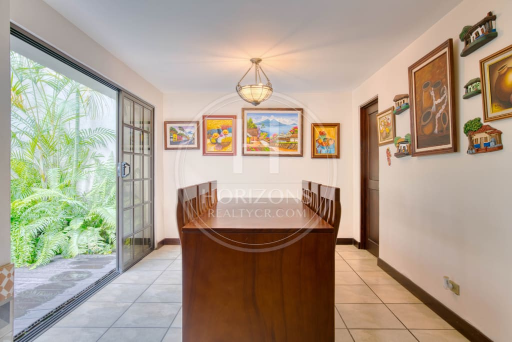Casa en Venta en Condominio Xicoyan en Sabanilla con 4 Habitaciones y Oficina noj1096