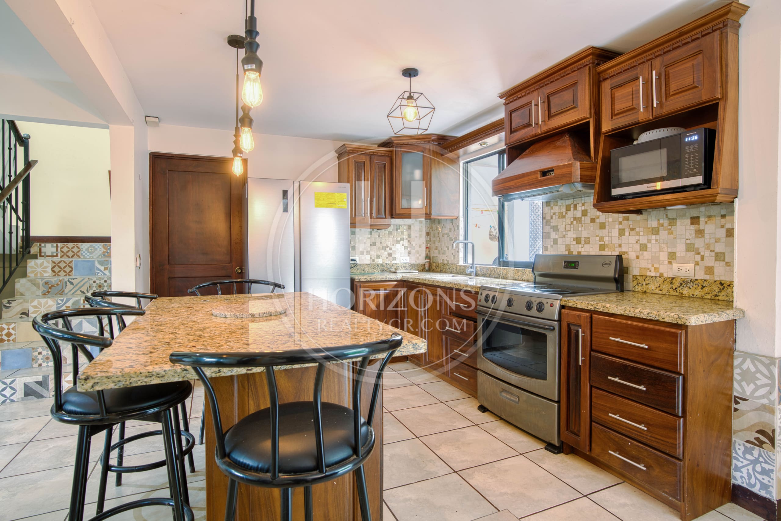 Casa en Venta en Condominio Xicoyan en Sabanilla con 4 Habitaciones y Oficina noj1096