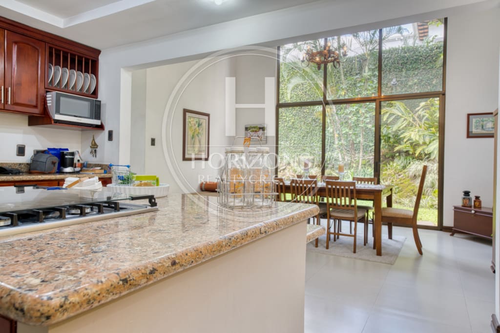Se Vende Casa de un nivel con Amplios Jardines en Condominio Bosque Dorado Santa Ananja1354