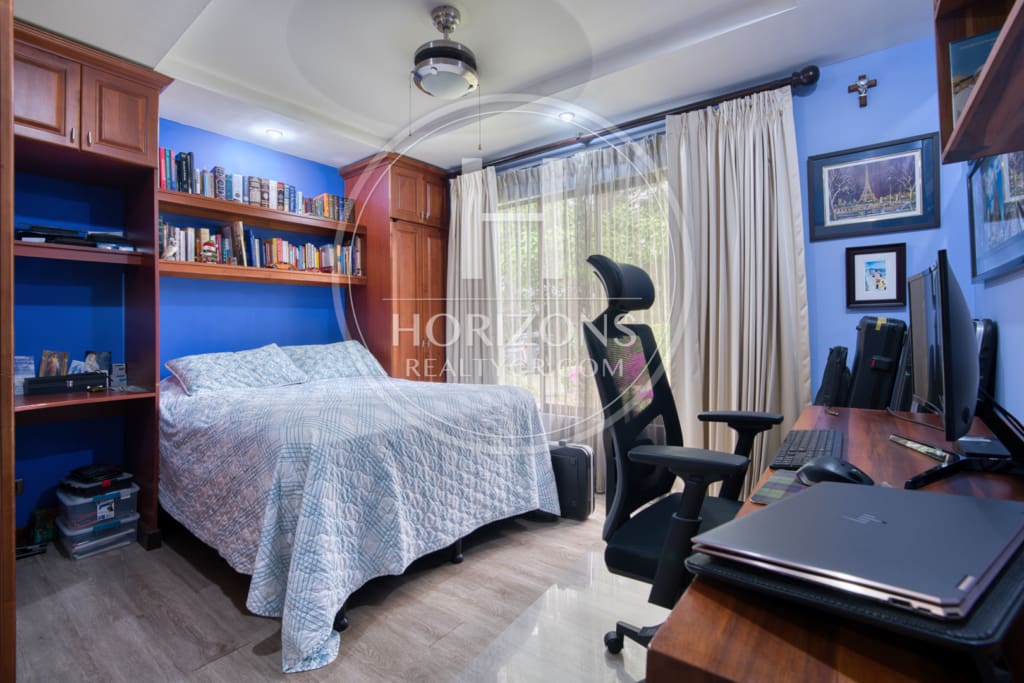 Se Vende Casa de un nivel con Amplios Jardines en Condominio Bosque Dorado Santa Ananja1354