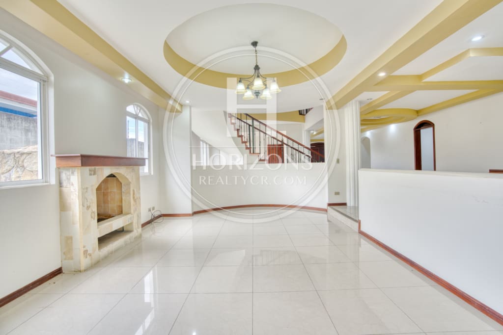 Casa en Residencial Altamonte 5 Habitaciones más Oficina y C. Servicio nja1355