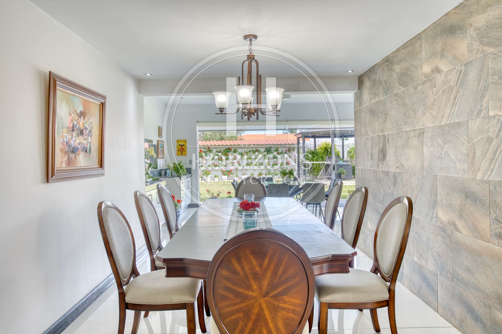 Moderna Casa con Jardín Amplio en Residencial Altamonte Curridabat 3 Habitaciones 6 Parqueos NJA1361JB