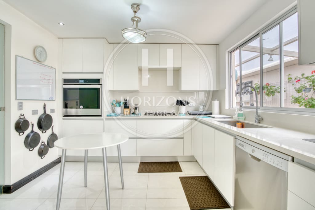Moderna Casa con Jardín Amplio en Residencial Altamonte Curridabat 3 Habitaciones 6 Parqueos NJA1361JB