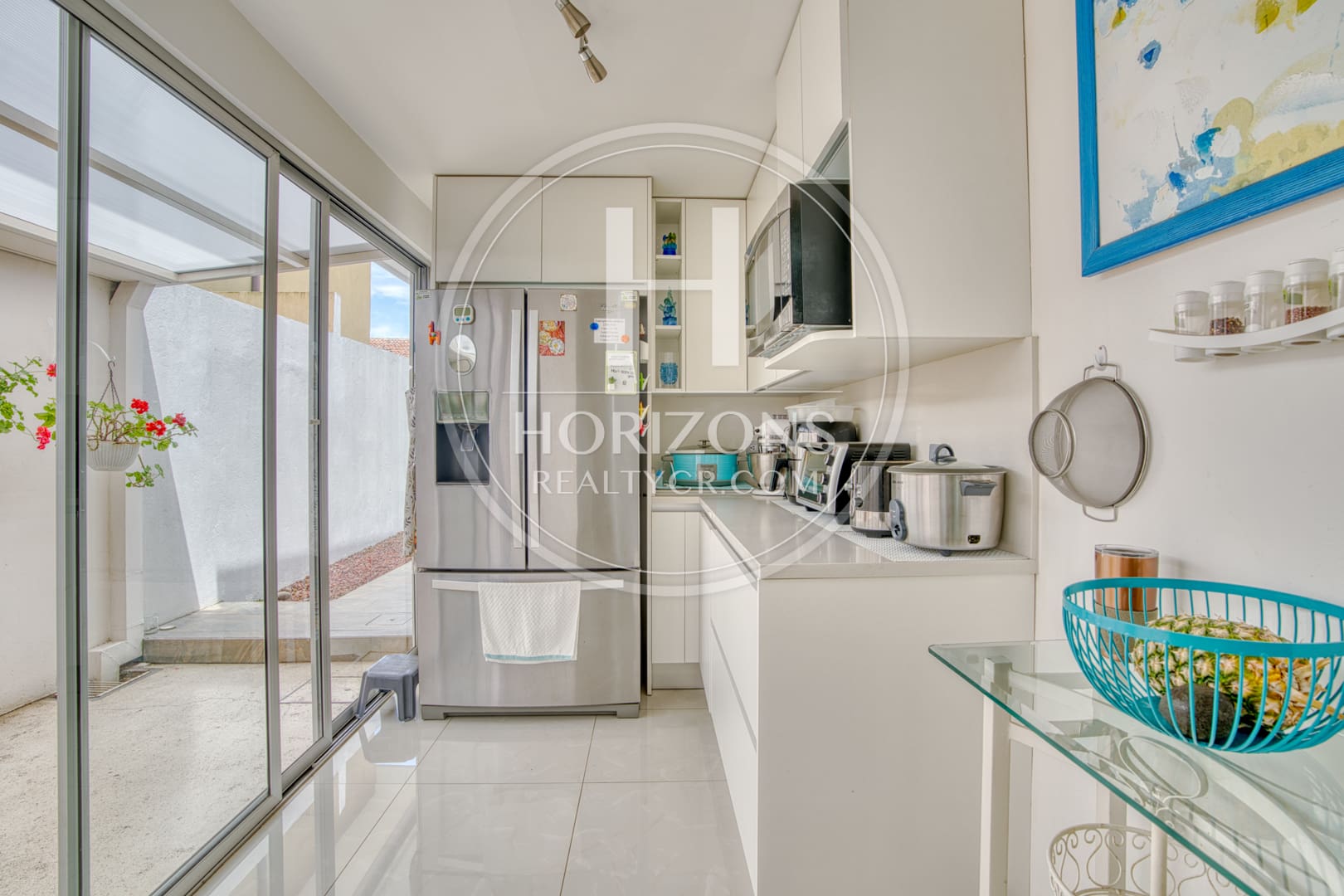 Moderna Casa con Jardín Amplio en Residencial Altamonte Curridabat 3 Habitaciones 6 Parqueos NJA1361JB