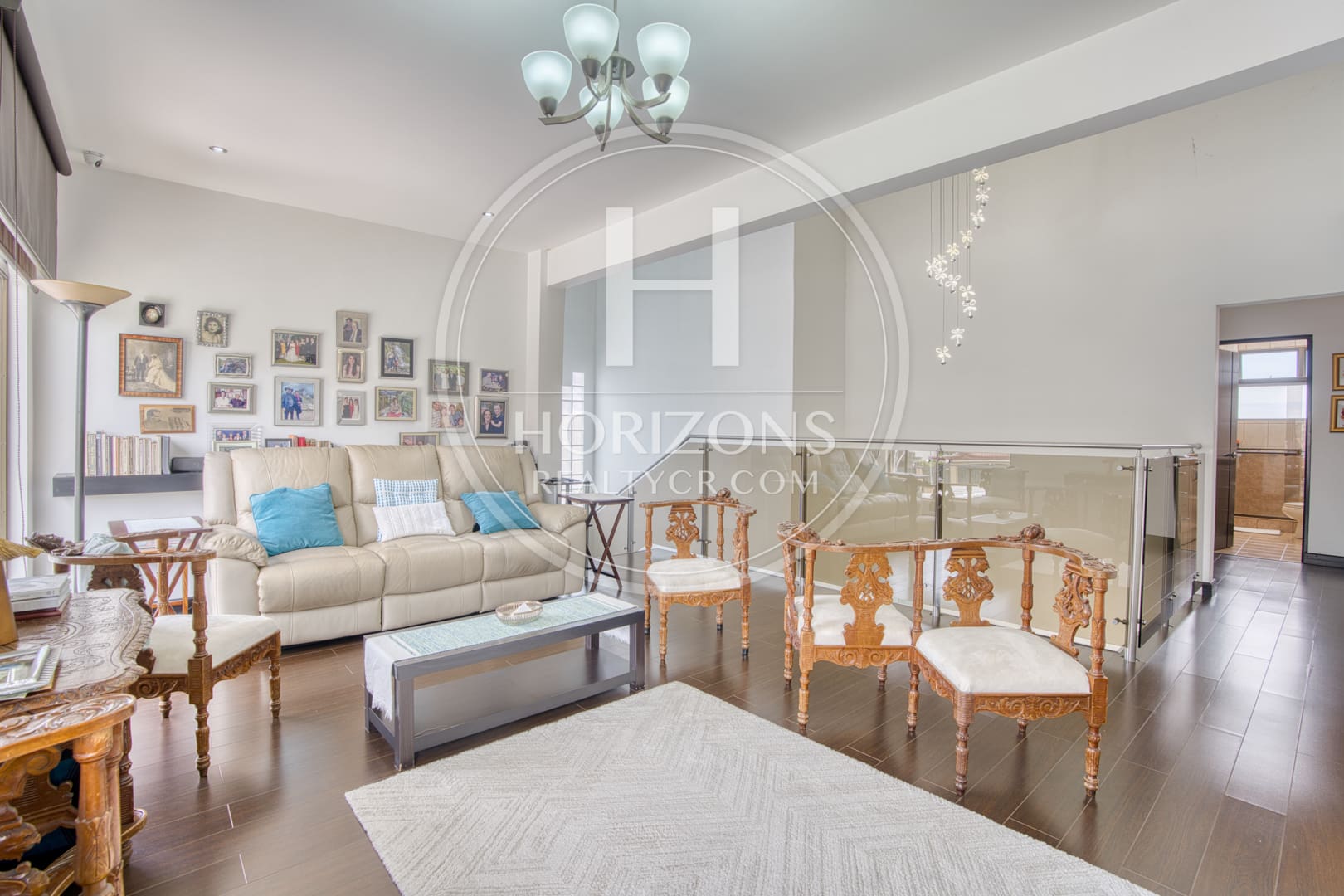 Moderna Casa con Jardín Amplio en Residencial Altamonte Curridabat 3 Habitaciones 6 Parqueos NJA1361JB