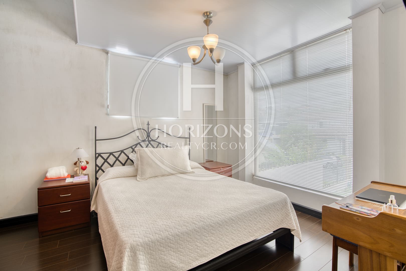 Moderna Casa con Jardín Amplio en Residencial Altamonte Curridabat 3 Habitaciones 6 Parqueos NJA1361JB