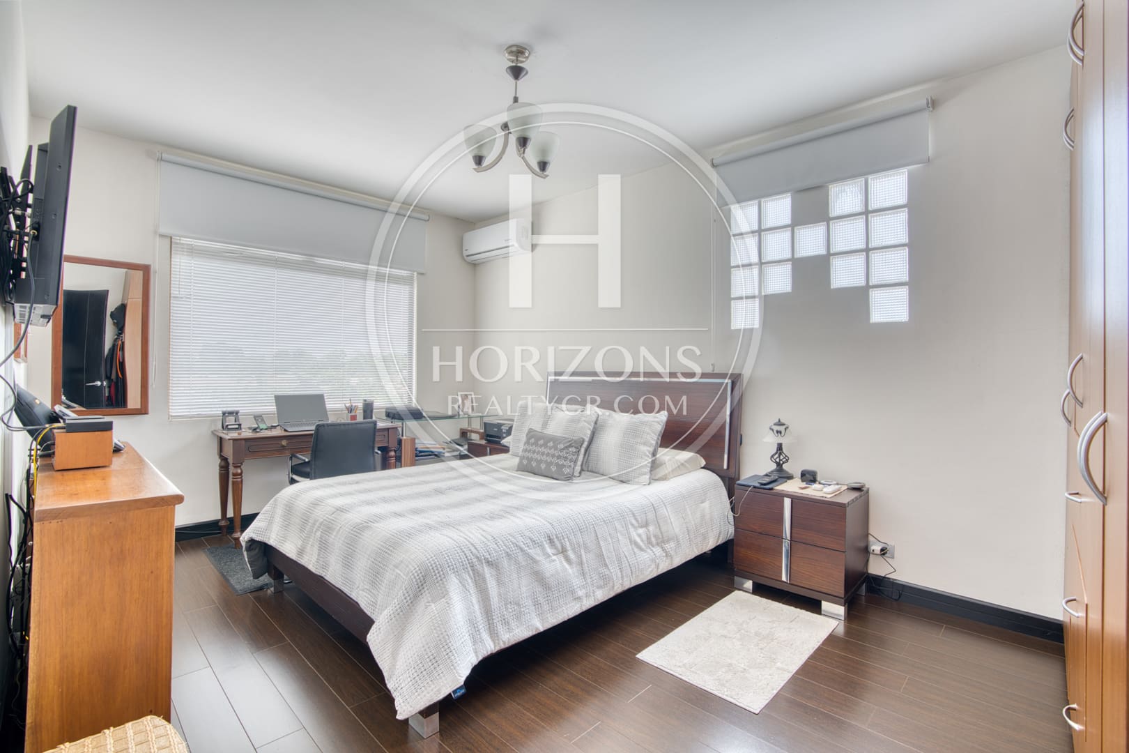 Moderna Casa con Jardín Amplio en Residencial Altamonte Curridabat 3 Habitaciones 6 Parqueos NJA1361JB